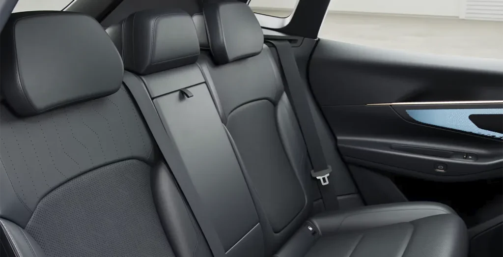 Lynk-Co-08-1.5-PHEV-Core-interior-trasera