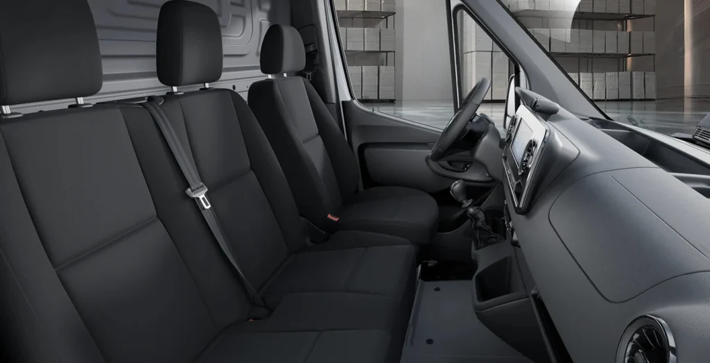 Mercedes-Benz-Sprinter-315-CDI-Medio-Pro-interior-delantera-II