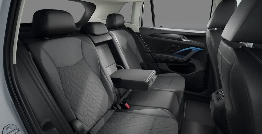 Volkswagen-Tiguan-Mas-1.5-eTSI-DSG-interior-trasera